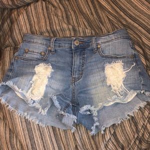 SUPER CUTE ALTARD STATE JEAN SHORTS